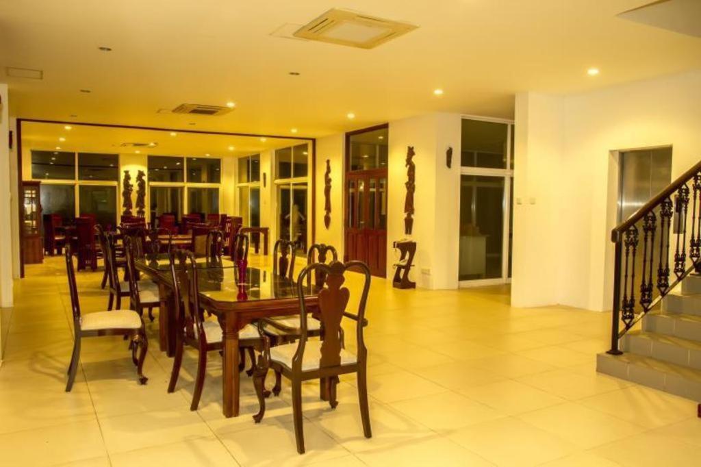 Hotel Villa Viana Marawila Luaran gambar