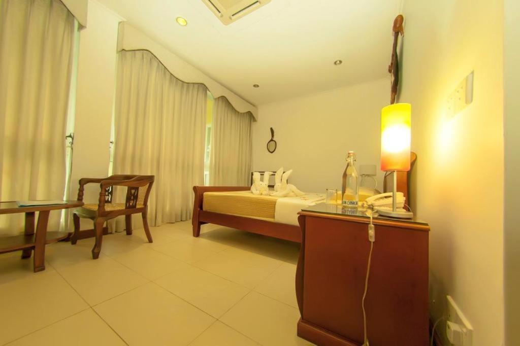 Hotel Villa Viana Marawila Luaran gambar